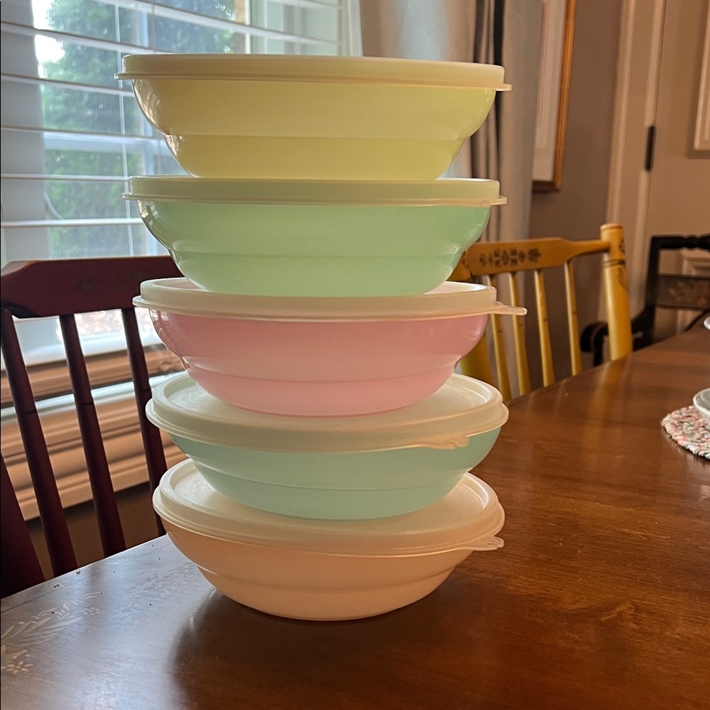 Tupperware Pastel Bowl Set with Lids
